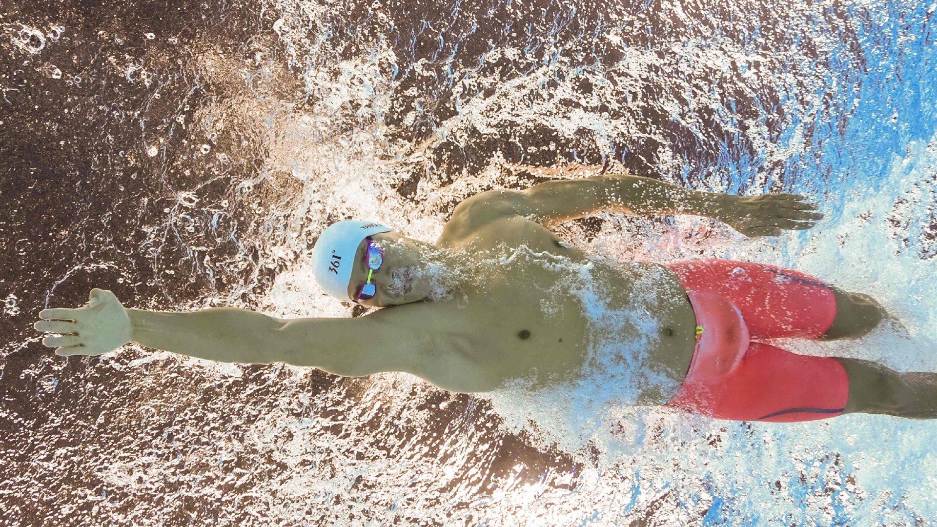 意大利举重选手在女子比赛中获得银牌，意大利81kg举重